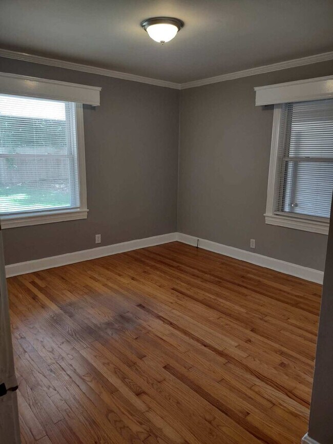 Building Photo - 2 miles from the University of Alabama (4 ...