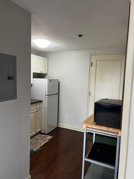 Unit 1215 Entry - 1205 Saint Charles Ave