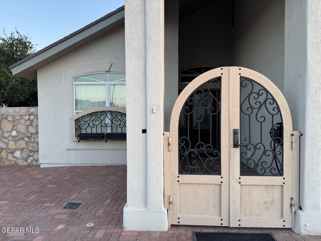 Building Photo - 398 Bentridge Drive