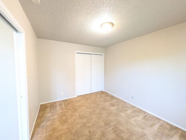 Building Photo - 330 W Byrd Blvd