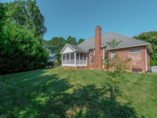 Building Photo - Move in ready Cotswold dream home.