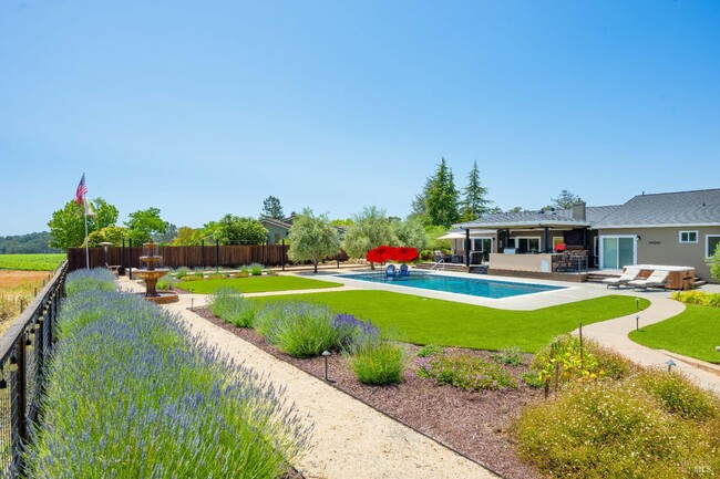 Building Photo - 1051 Stonebridge Dr