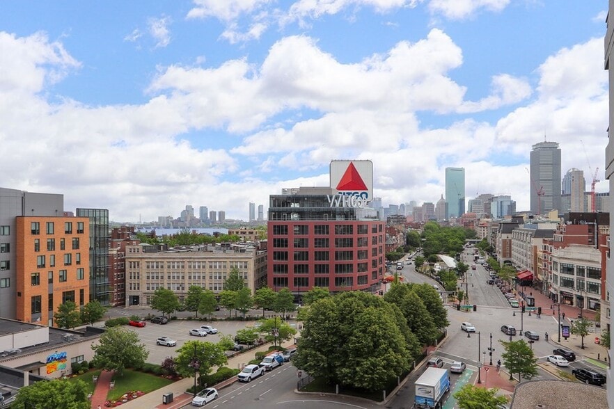 Building Photo - 636 Beacon St