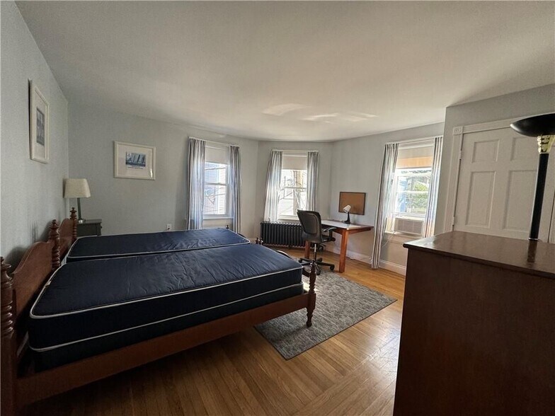 Building Photo - 35 Brewer St