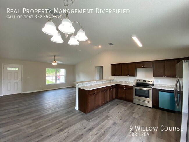 Building Photo - 9 Willow Course