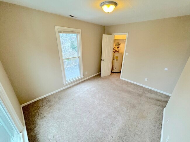 Building Photo - 1003 Green St