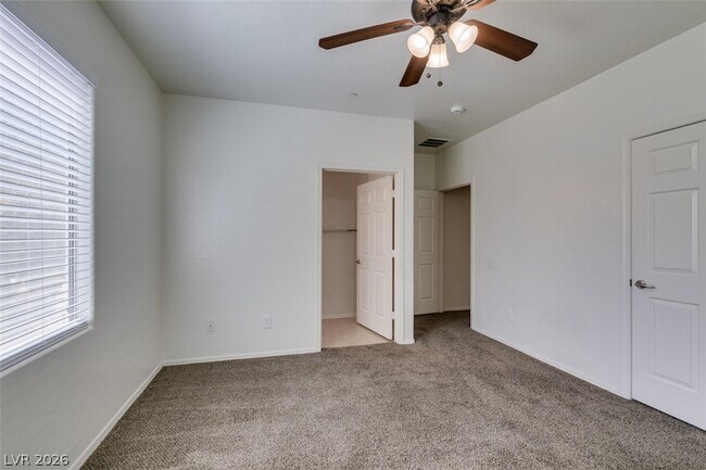 Building Photo - 6868 Sky Pointe Dr