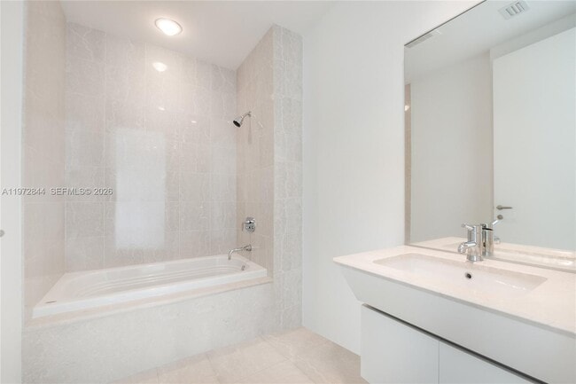 Building Photo - 2627 S Bayshore Dr