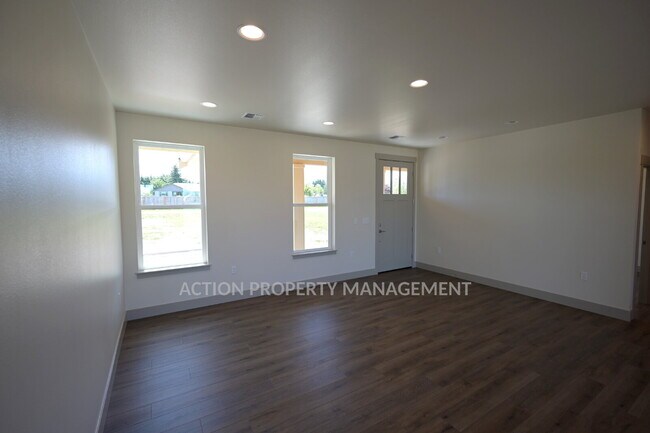 Building Photo - Beautiful no-step entry 3 bed 2 bath home in Sequim