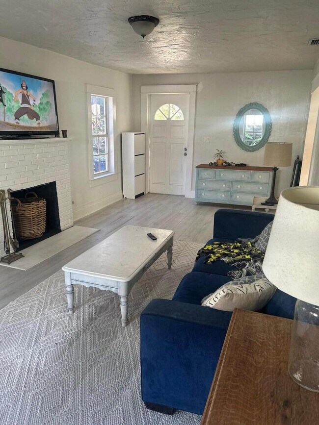 Building Photo - 820 30th St