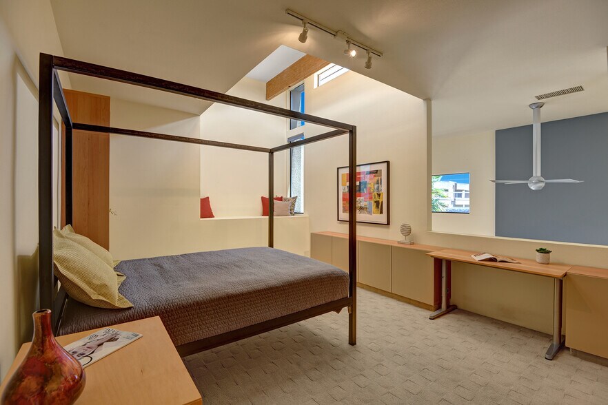 Building Photo - 1536 E Baristo Rd