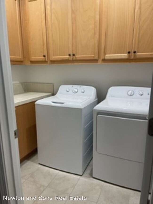 Building Photo - 3 br, 2.5 bath House - 244 Ridge Creek Est...