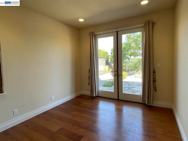 Building Photo - 9332 Mediar Dr