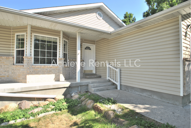 Building Photo - 170 S 460 E