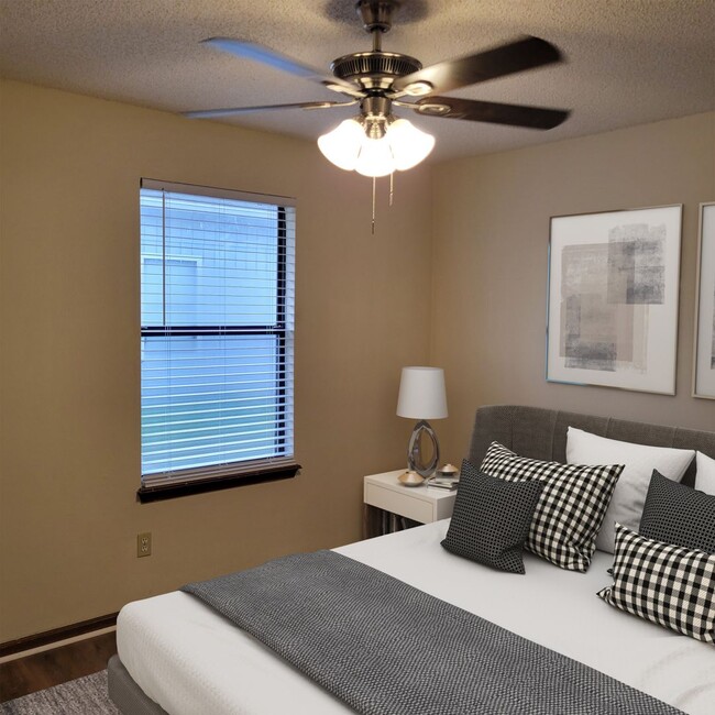 Building Photo - $1150 - 2/2 - Move IN Special!