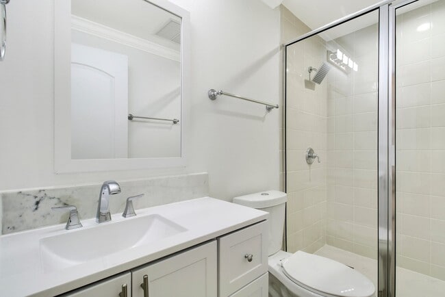 Building Photo - 801 S Olive Ave