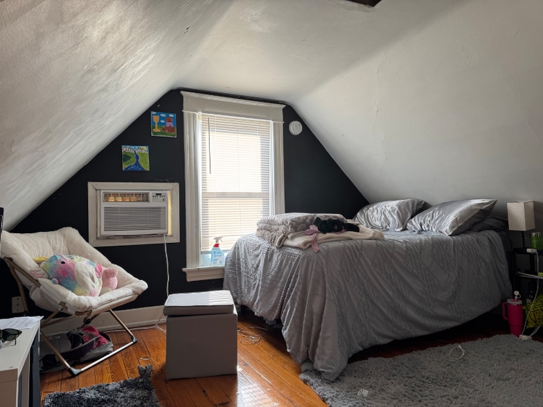 Building Photo - 420 Ada St