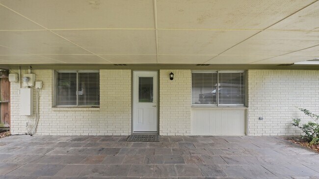 Building Photo - 1511 Sungail Dr