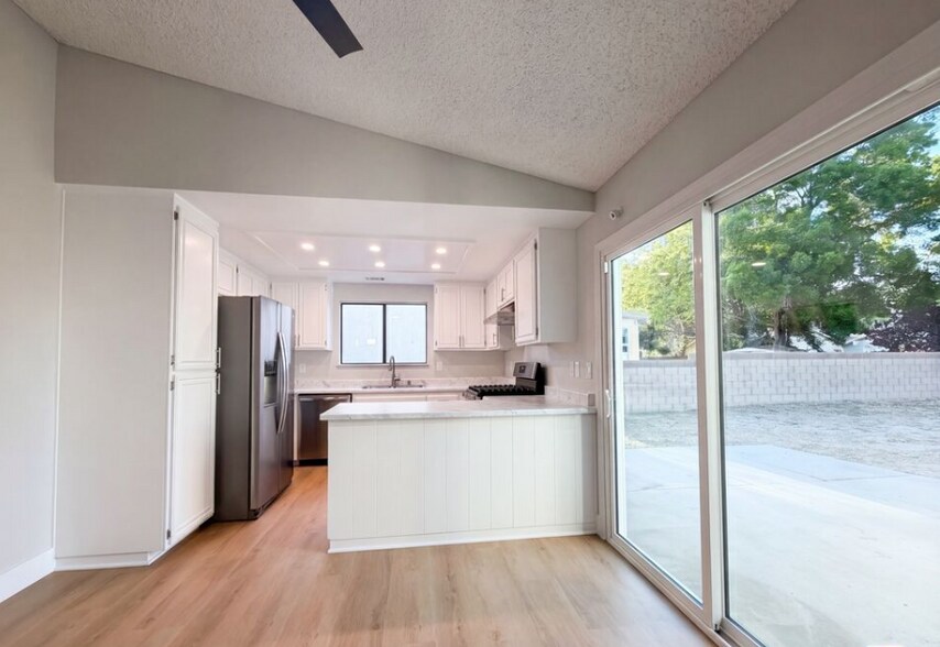 Building Photo - 2553 E Ave J 4