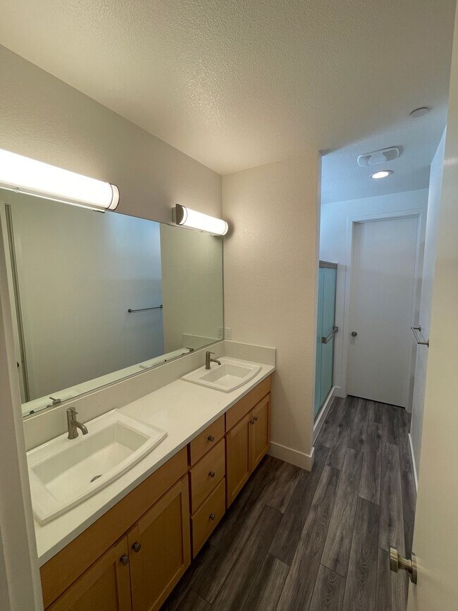 Building Photo - Chico Home for rent, 3 bed 2 bath, garage,...