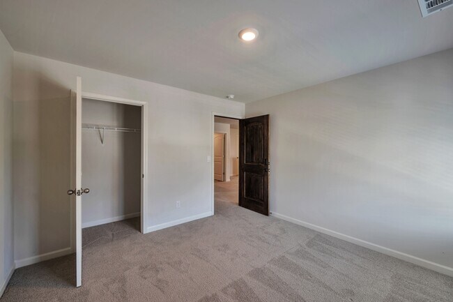 Building Photo - 75 Berwick Crossing
