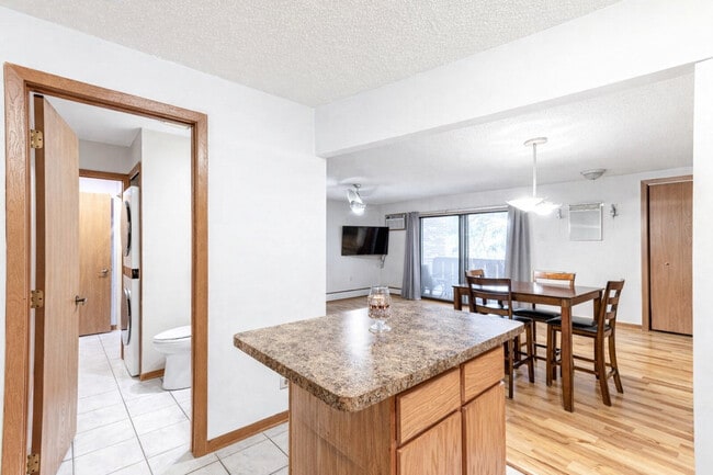 Building Photo - 15 Echo Ct