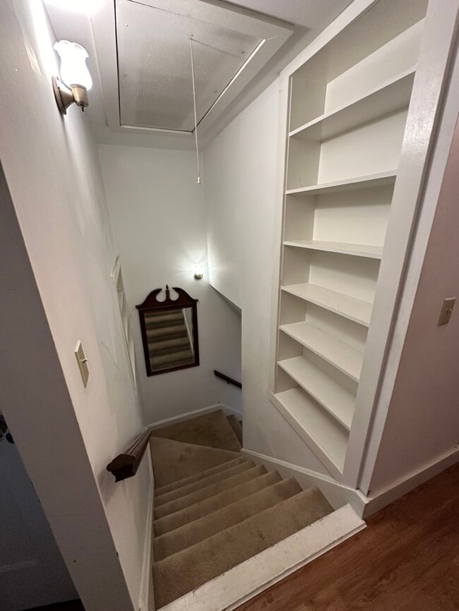 Building Photo - 618 Shearer Hill Rd