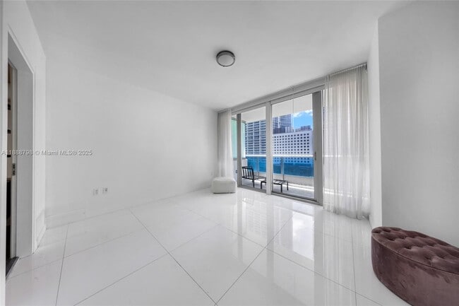 Building Photo - 200 Biscayne Blvd Way