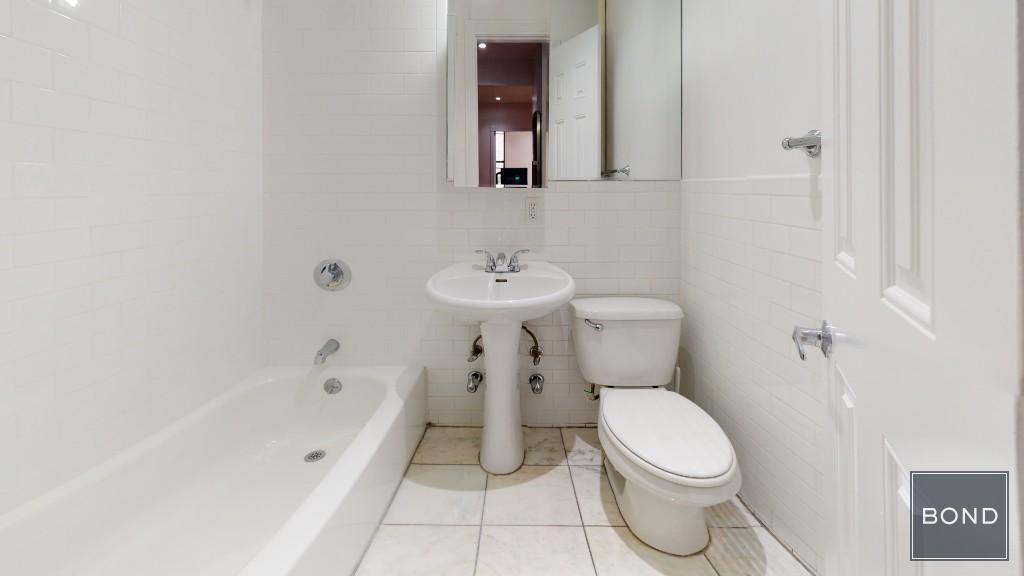 Building Photo - 307 Mott St