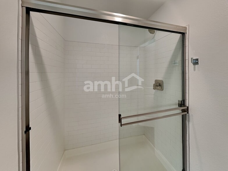 Building Photo - 8837 Brent Leaf Ave