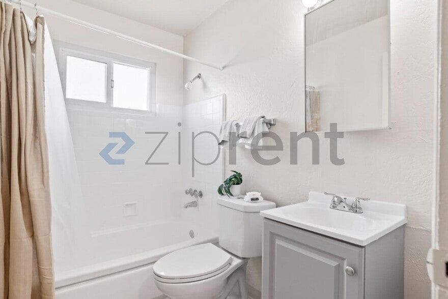 Building Photo - Unit 37