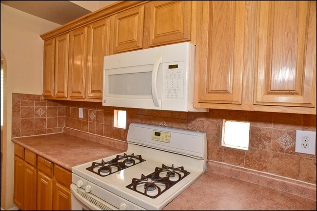 Building Photo - 2041 Shadow Ridge Dr