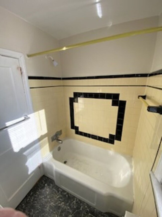 Building Photo - 801 Eaton Rd