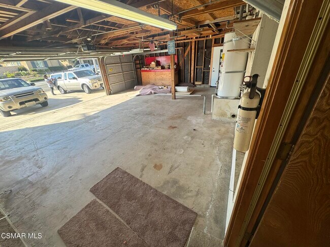 Building Photo - 2930 Reservoir Dr