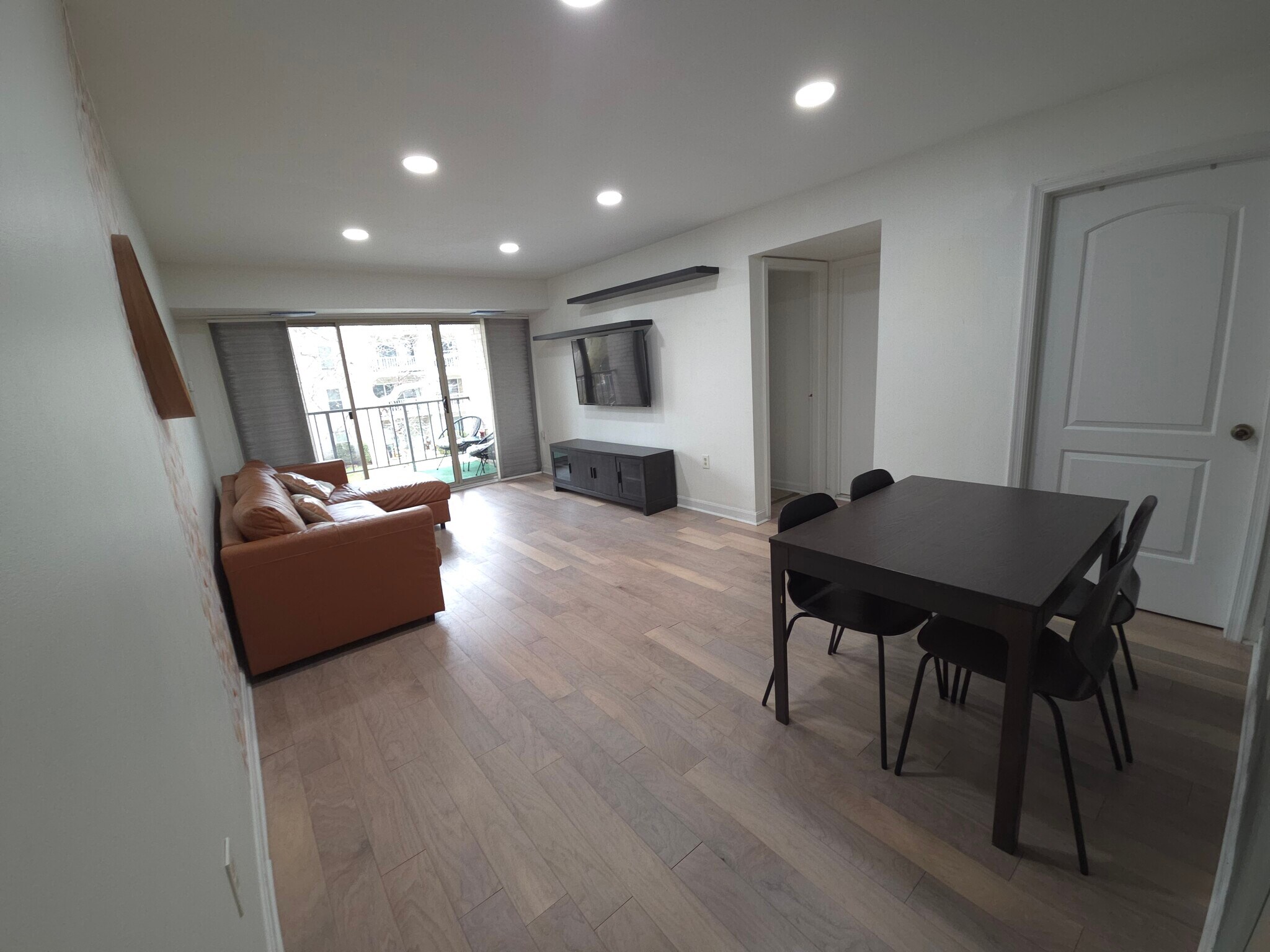 Building Photo - 5201 Duke St