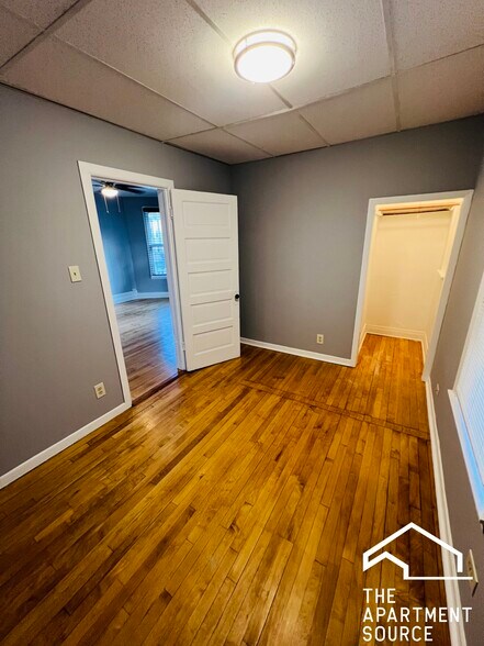 Building Photo - 5128 W Henderson St