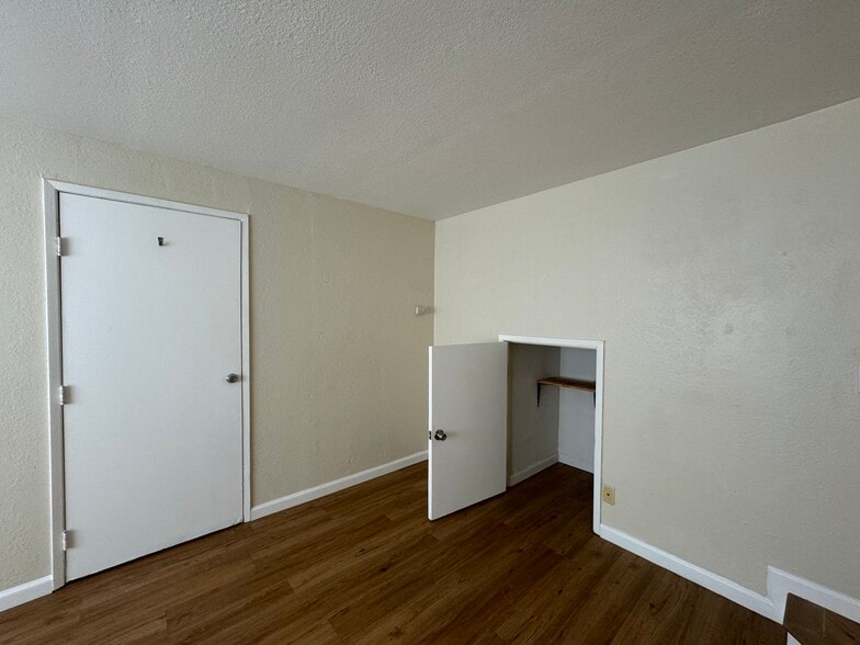 Building Photo - 211 Catalina Ave