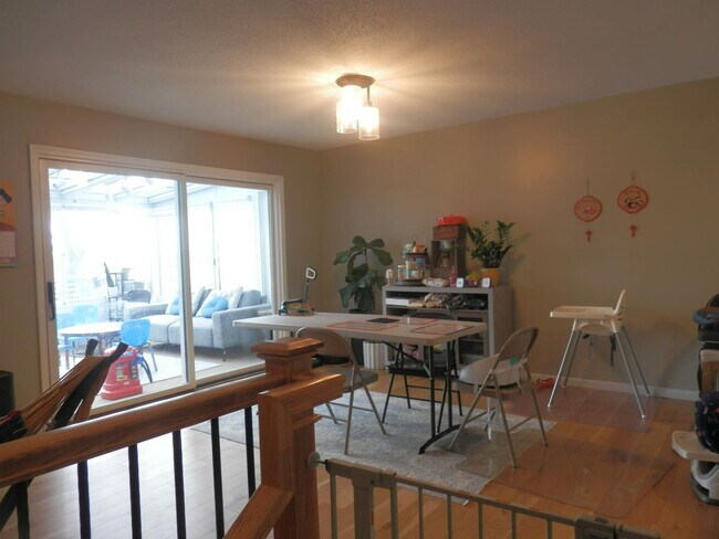 Building Photo - Spectacular 5 Bed 3 Bath With Amazing View...