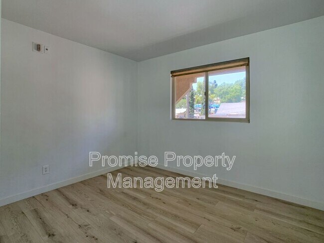 Building Photo - 540 65th St
