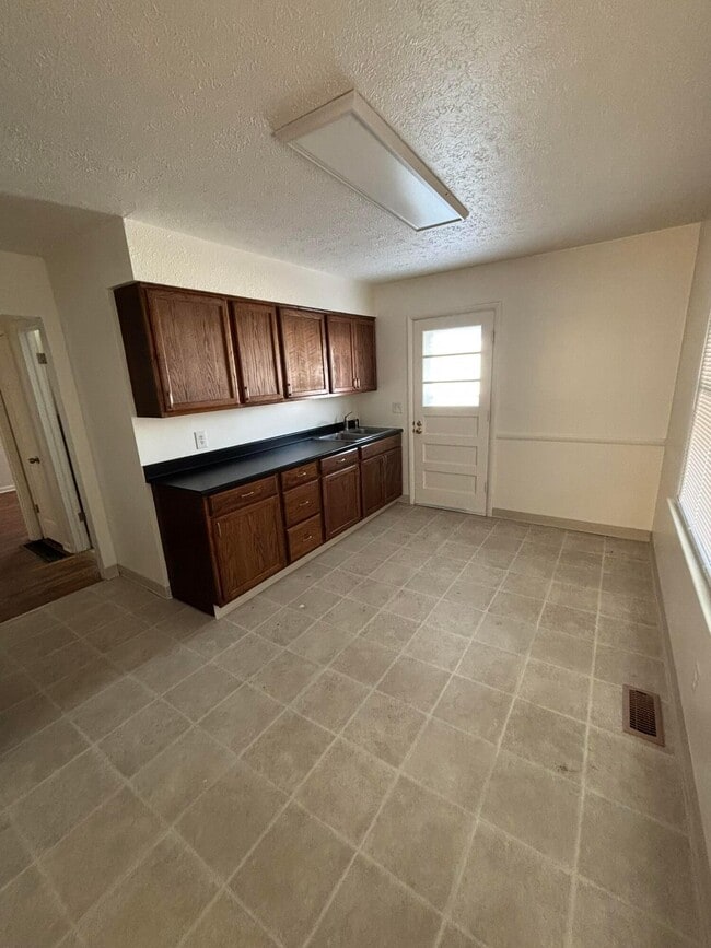 Building Photo - 1573 Courtright Rd