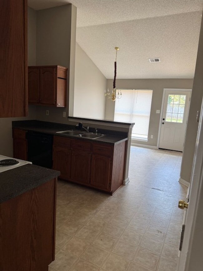 Building Photo - Renovated 2 Bedroom 2 Bath Home for Rent!!
