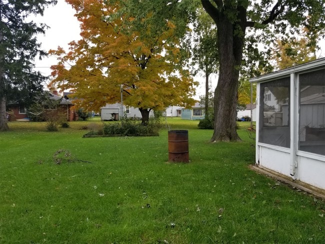 Building Photo - 711 E 5th St