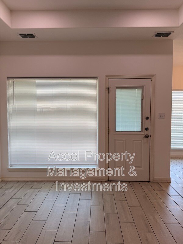 Building Photo - 418 Gonzalez Dr