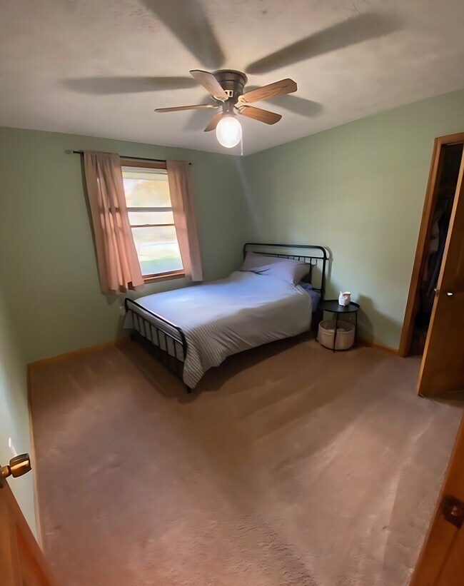 Building Photo - 8624 Valley Dr