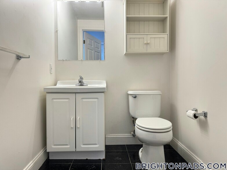 Building Photo - 8 Glencoe St