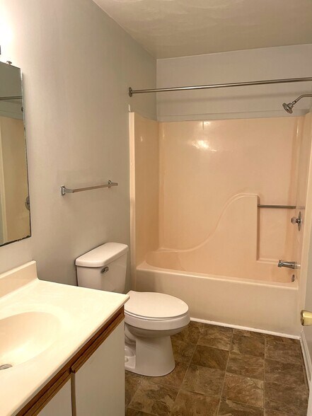 Building Photo - 200 Janie Ln