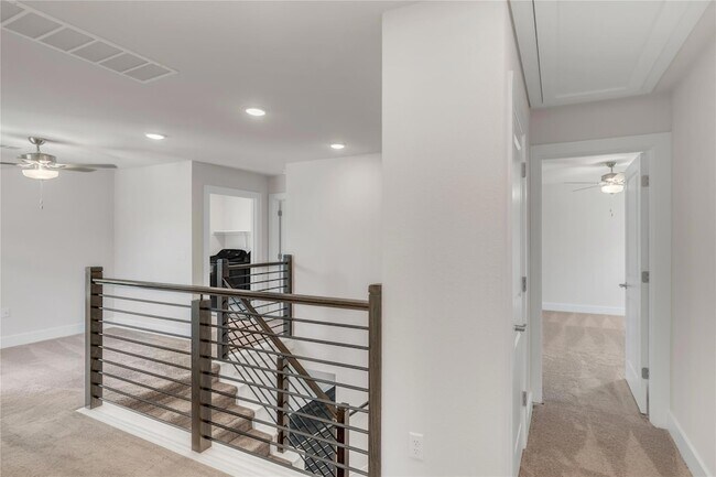 Building Photo - 15607 Ellinger Dr