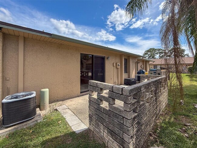 Building Photo - 7116 Barclay Ave