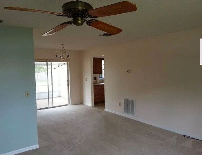 Building Photo - CUTE & COZY!  2 BEDROOM / 2 BATH / 2 CAR GARAGE W/ HUGE YARD (DELTONA)