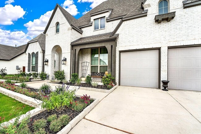 Building Photo - 6826 Hallie Lp